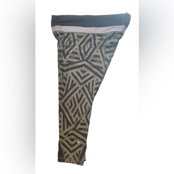 LULULEMON Athletica Capri leggings  women’s size 8 - Picture 8 of 11